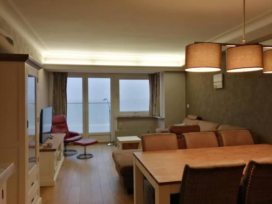 Lovely N° 9 Op Ieder Moment Prachtig Zeezicht & Zwembad Apartment Middelkerke